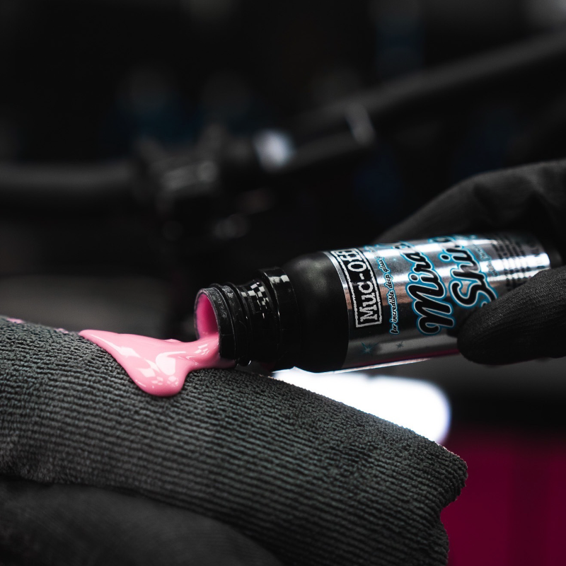 Muc-Off Miracle Shine Polish (100ml) application