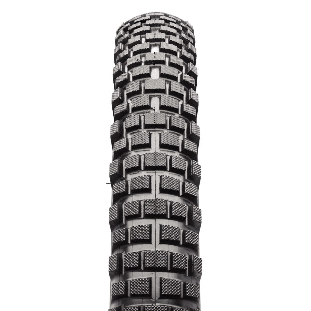 Maxxis Creepy Crawler Tyre tread pattern